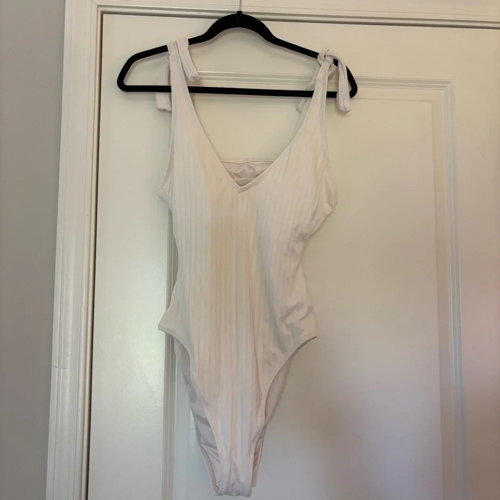 Shade & Shore Women’s  Cream Tummy-Smoothing One Piece Swimsuit